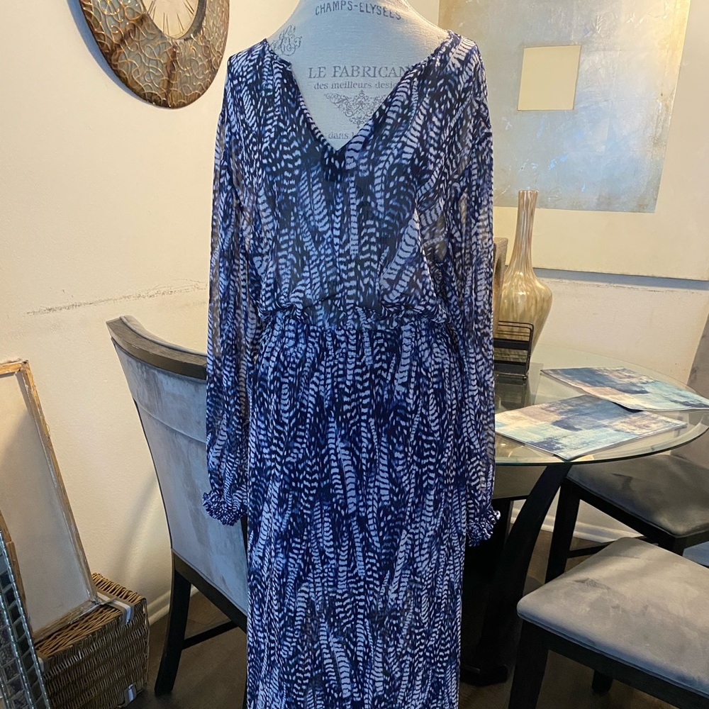 Longe sleeve , elongated dress blue